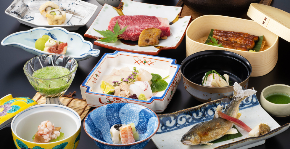 月替わり懐石コース（会員ご料金38,500円税込）※写真は一例で、季節によって食材やお料理内容は変わります